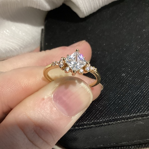 🌸Elegant Vintage or Antique Style Princess Cut Petite Cz Diamond band - Picture 10 of 16